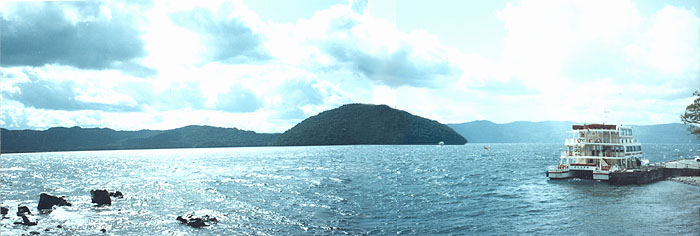 1992lake_towada.jpg