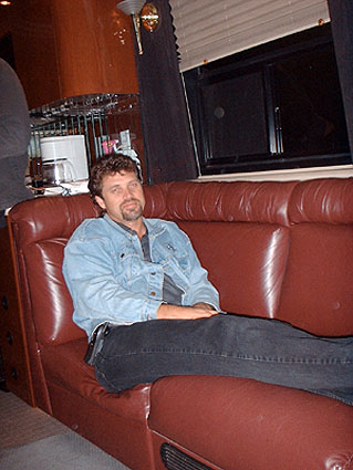 2001dave_bus.jpg